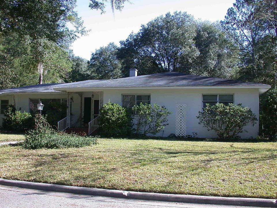 Close to UF & Shopping