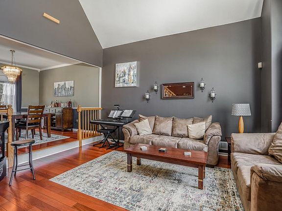 5th image of 8 Byron Dr