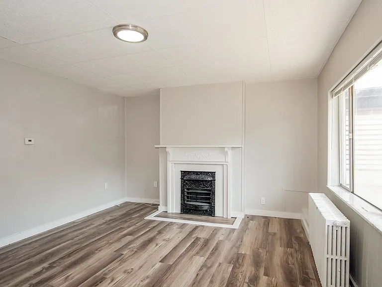 764730_018_living_room_13189189.jpg