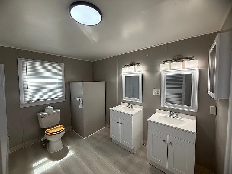 1208 S Coolwell Rd — Photo 10