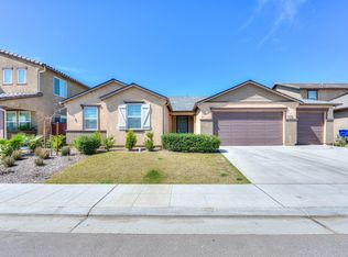 2677 N Carriage Ave, Fresno, CA