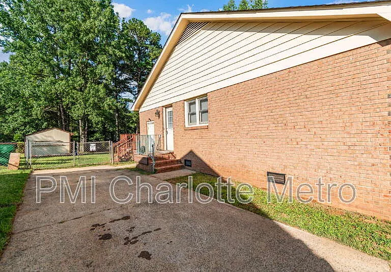 8615 Beechbrooke Rd — Photo 22
