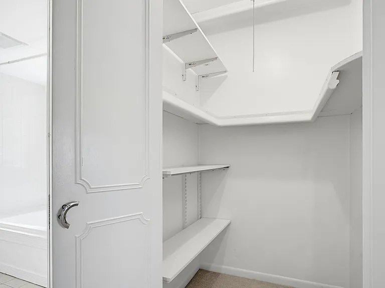 128 Lake Shore Rd #1 — Photo 12