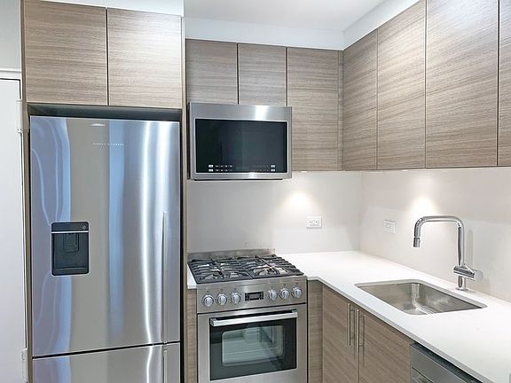5th image of 41 Park Ave APT 2F