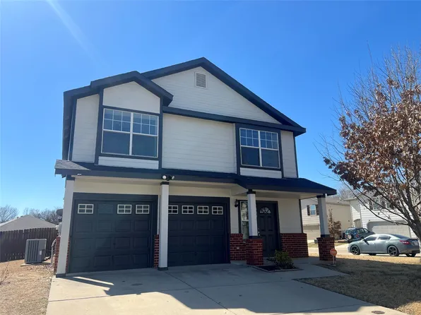 1400 Montoya Ln, Fort Worth, TX 76119