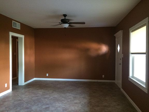 5th image of 2439 E Amelia Ave