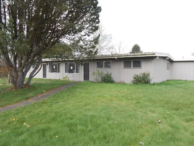 1023 NE Linden Ave photo 1