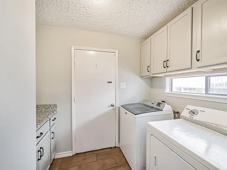 22203 Fincastle Dr — Photo 25