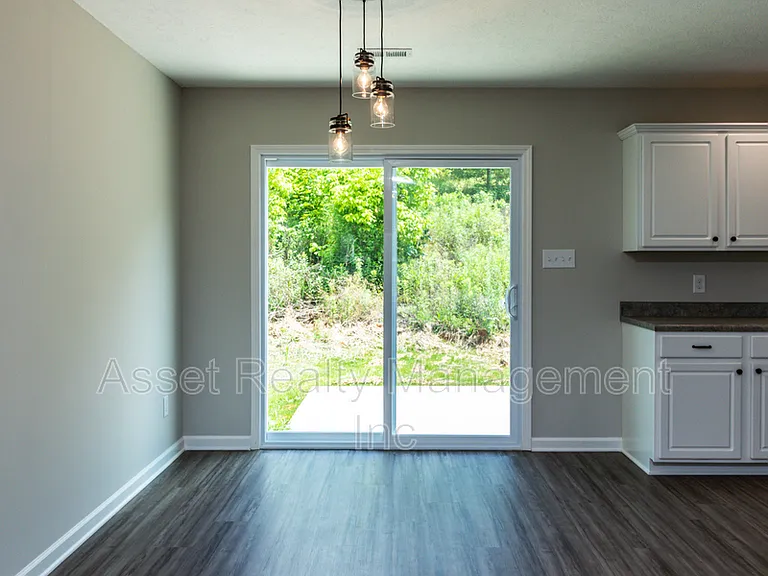 628 Drakewood Rd — Photo 10