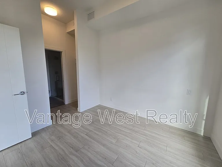3699 Capozzi Rd #406 — Photo 11