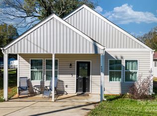 402 2nd St SW, Hickory, NC 28602