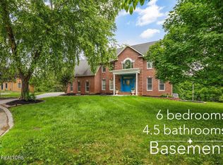 16 Radcliff Ter, Oak Ridge, TN 37830