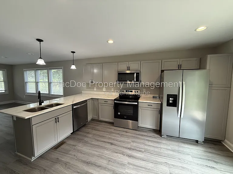 77 Lakeview Dr — Photo 29