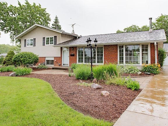 2nd image of 525 Briarcliff Ln