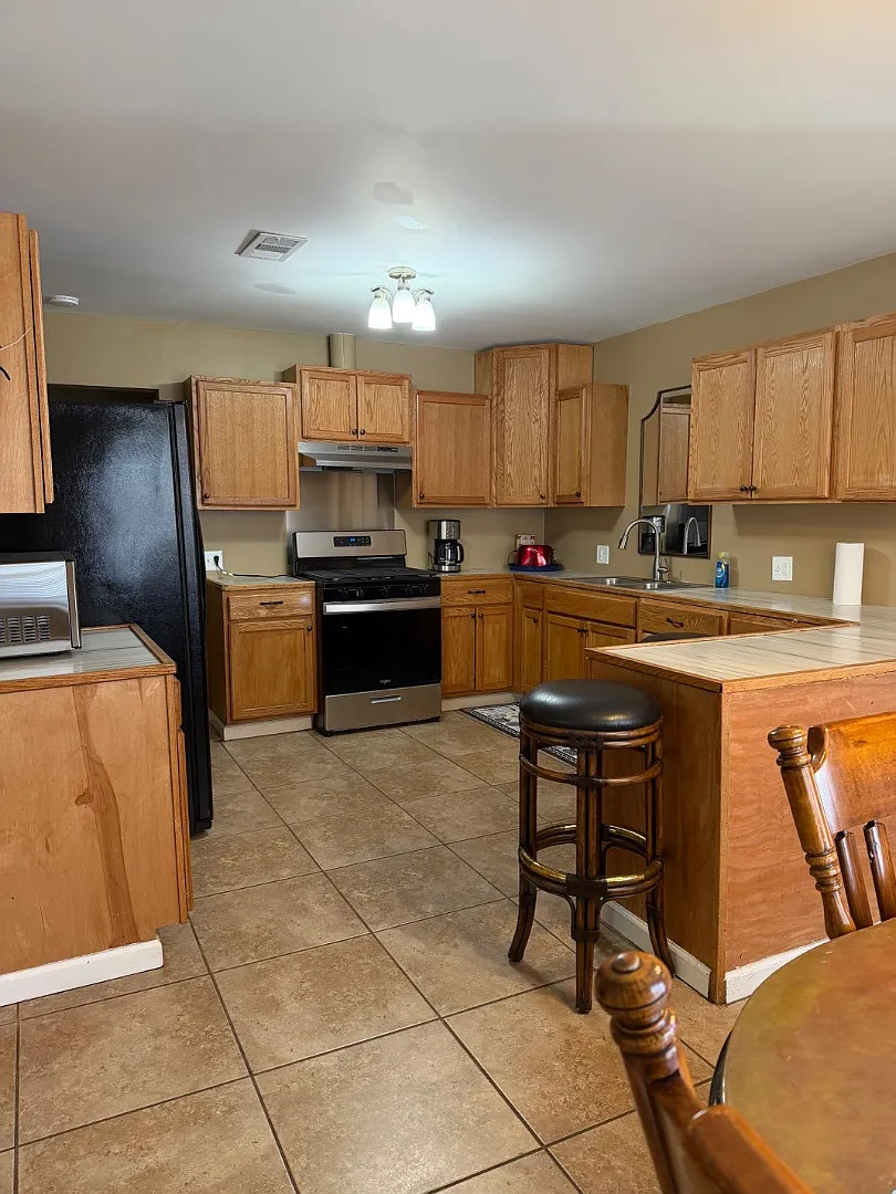 4 bed, 2000 sqft, $3,250 — Photo 4