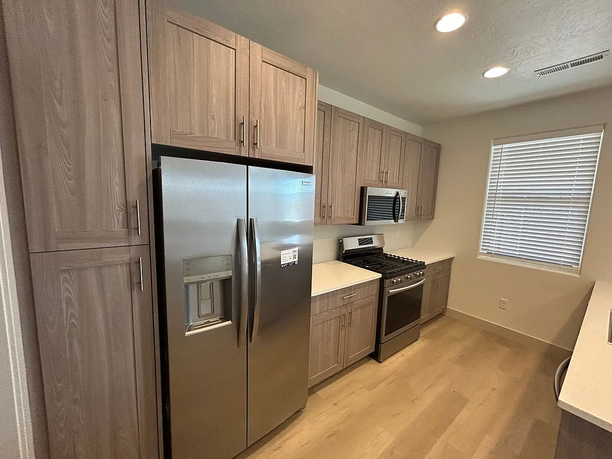 Building Photo - 960 Heritage Dr #11