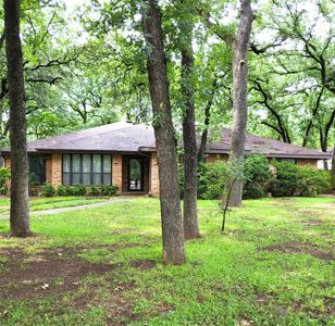 697 Highland Crest Dr, Hurst, TX, 76054