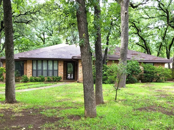 697 Highland Crest Dr, Hurst, TX 76054