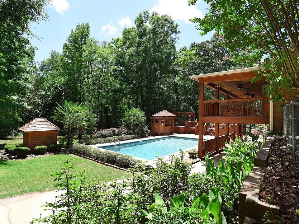 2nd image of 200 Kari Glen Dr
