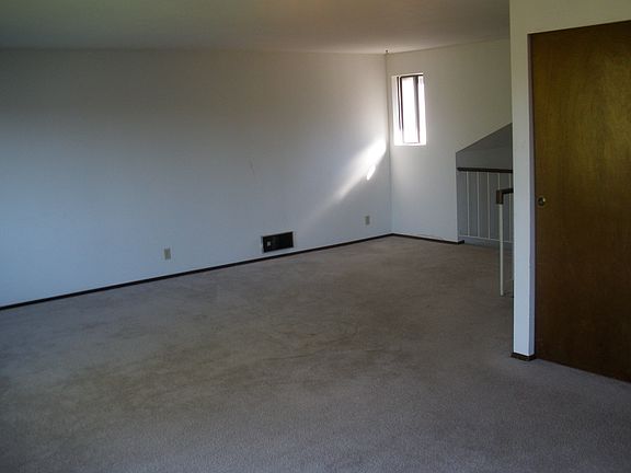 4th image of 21401 46th Pl W