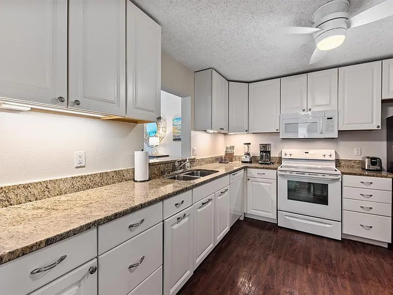 5656 Ashton Lake Dr #5656 — Photo 12