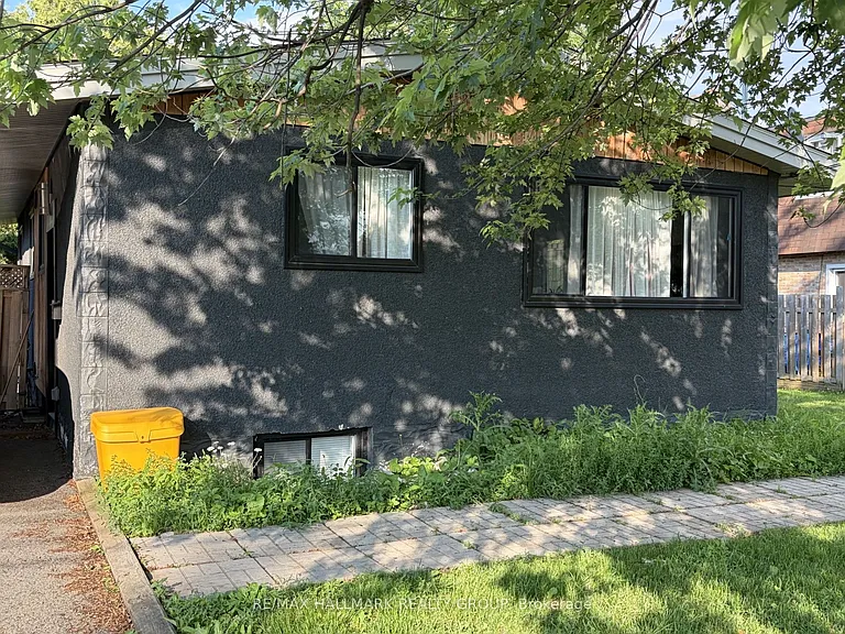1415 Maxime St — Photo 2