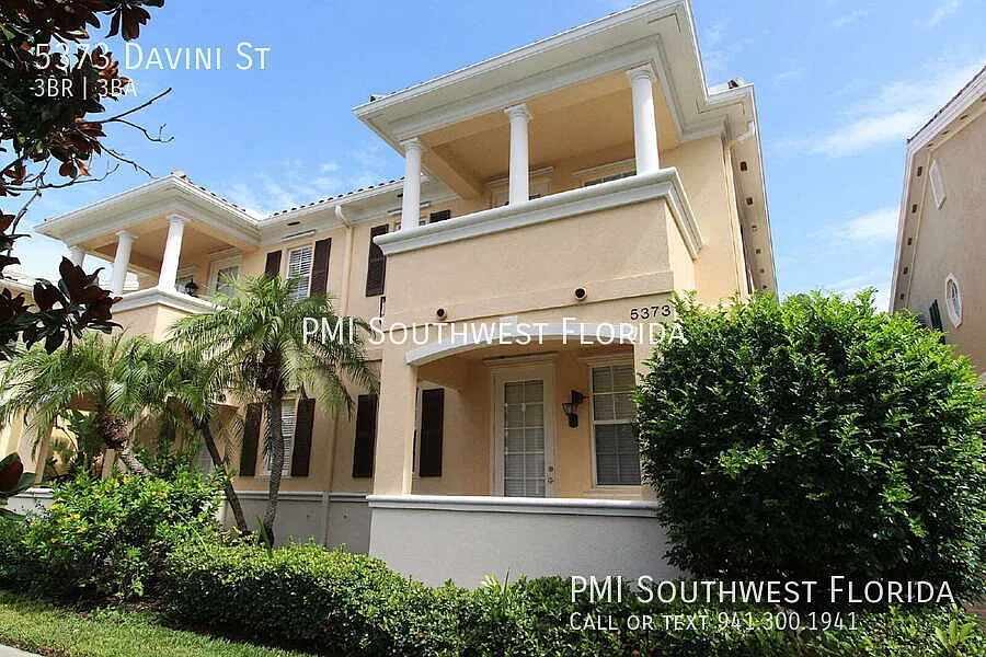 3BR/3BA Townhome with Private Pool in VillageWalk Minutes to Siesta Key Beach — Photo 2