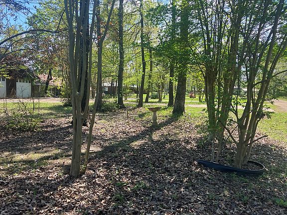 4th image of 700 Oakridge Ln