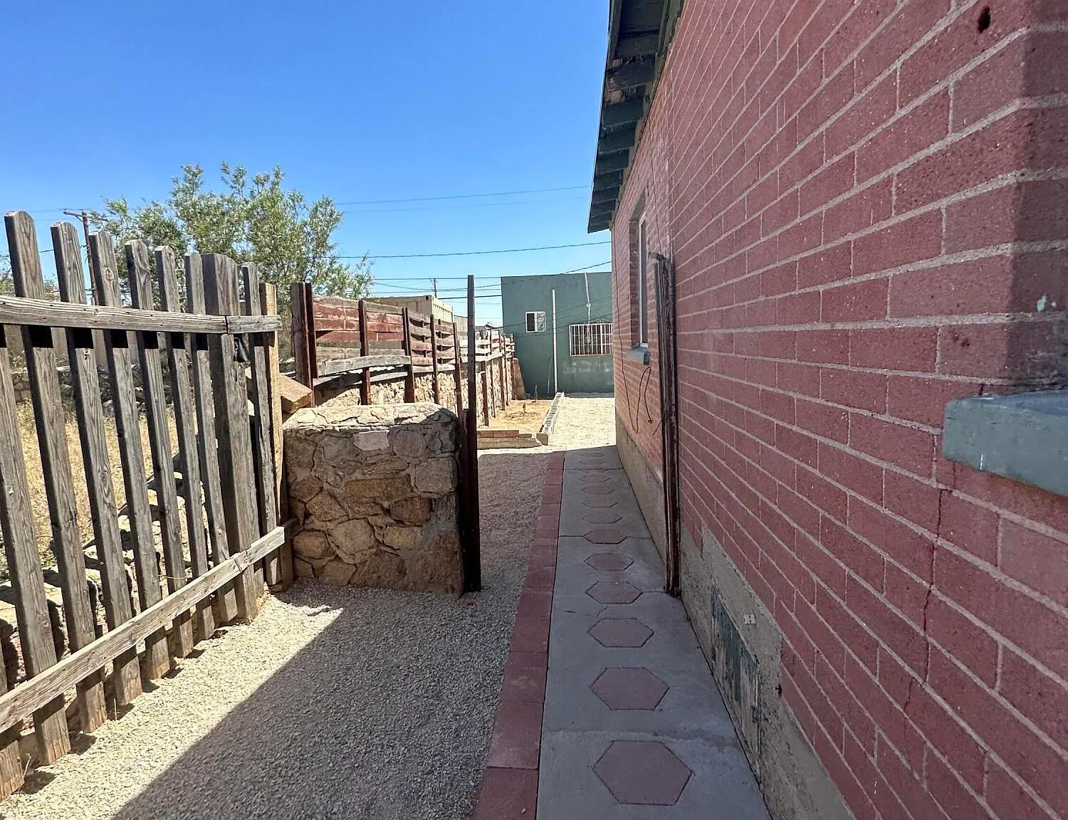 1 bed, 1.0 bath, 450 sqft, $850 — Photo 1