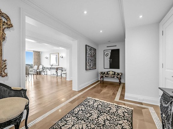 5th image of 500 Avenue Rd Unit 1201