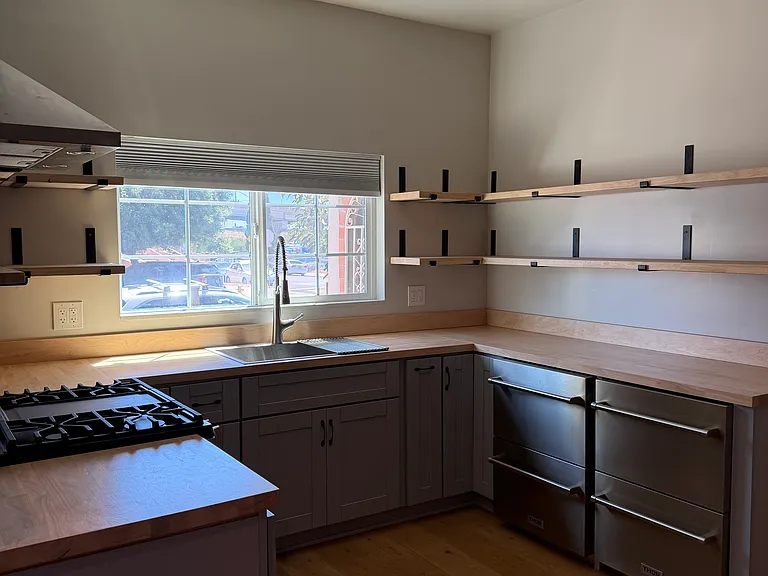 1904 Julian Ave — Photo 2
