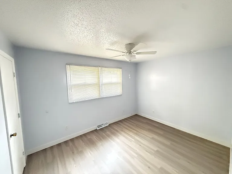 432 Amherst Dr — Photo 31