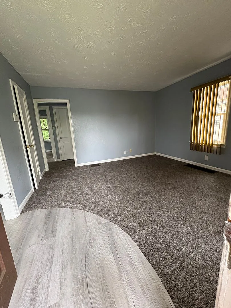 2 Bedroom Home in Dayton — Photo 2