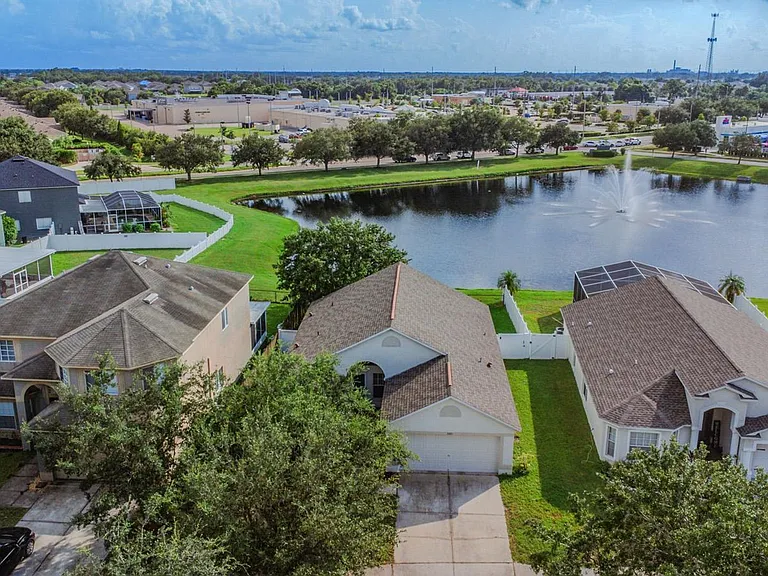 10815 Lakeside Vista Dr — Photo 3
