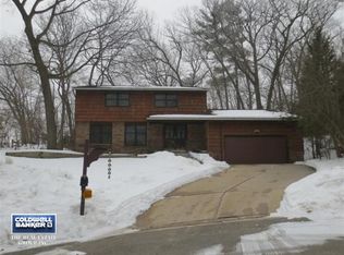 904 Cedarview Ct, Green Bay, WI 54311