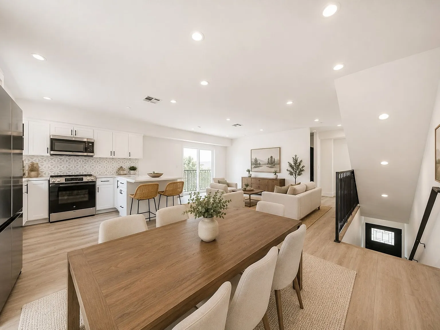 Massive Luxury 4 Beds with 2-3 Parking Spots — Photo 1