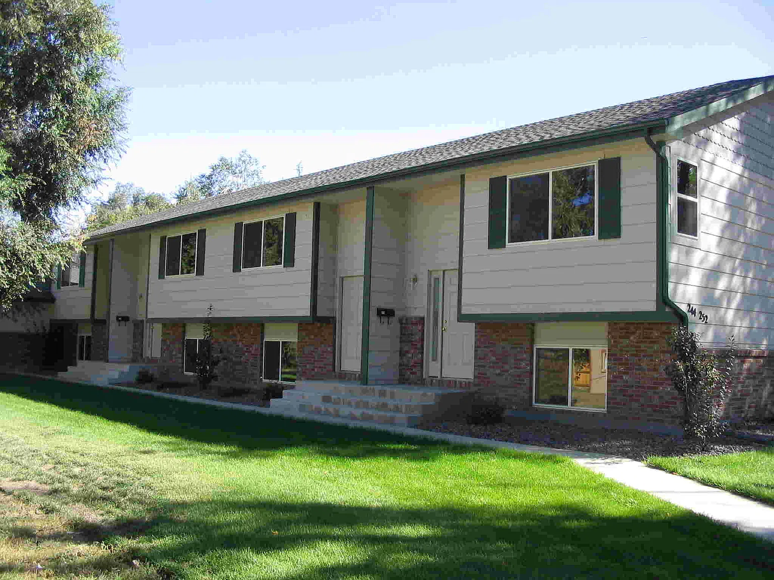 3 bed, 1350 sqft, $1,950 — Photo 1
