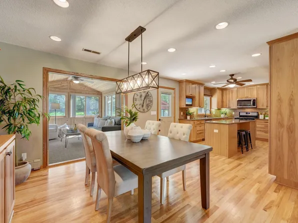 1808 Raleigh Dr, Burnsville, MN 55337