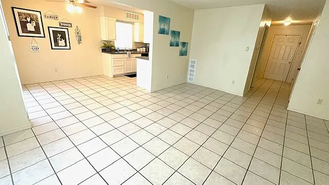3 bed, 2.5 bath, 1200 sqft, $1,695 — Photo 3