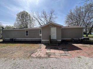 614 W 6th St, Lane, KS 66042