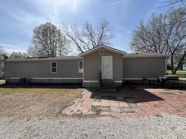 614 W 6th St, Lane, KS 66042