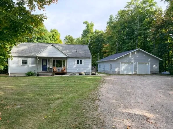 13763 S Riverside Dr, Dafter, MI 49724