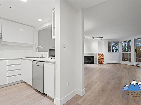 2nd image of 1502 Island Park Walk