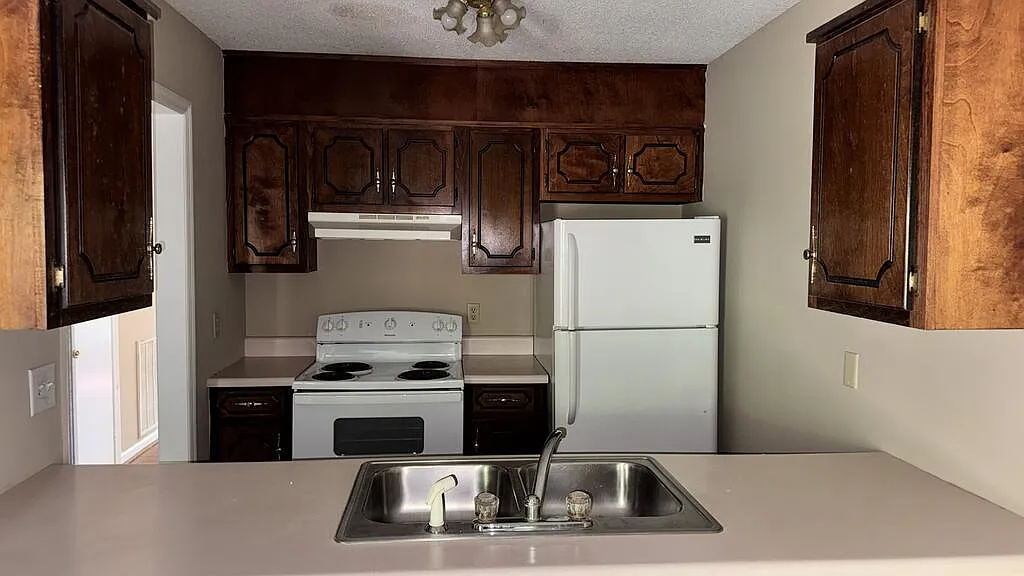 2 bed, $1,200 — Photo 4
