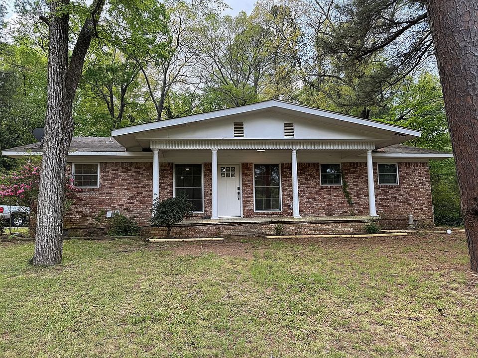 1st image of 105 Fair Oaks Pl