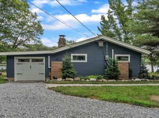 939 Plymouth Lake Dr, Newton, NJ 07860