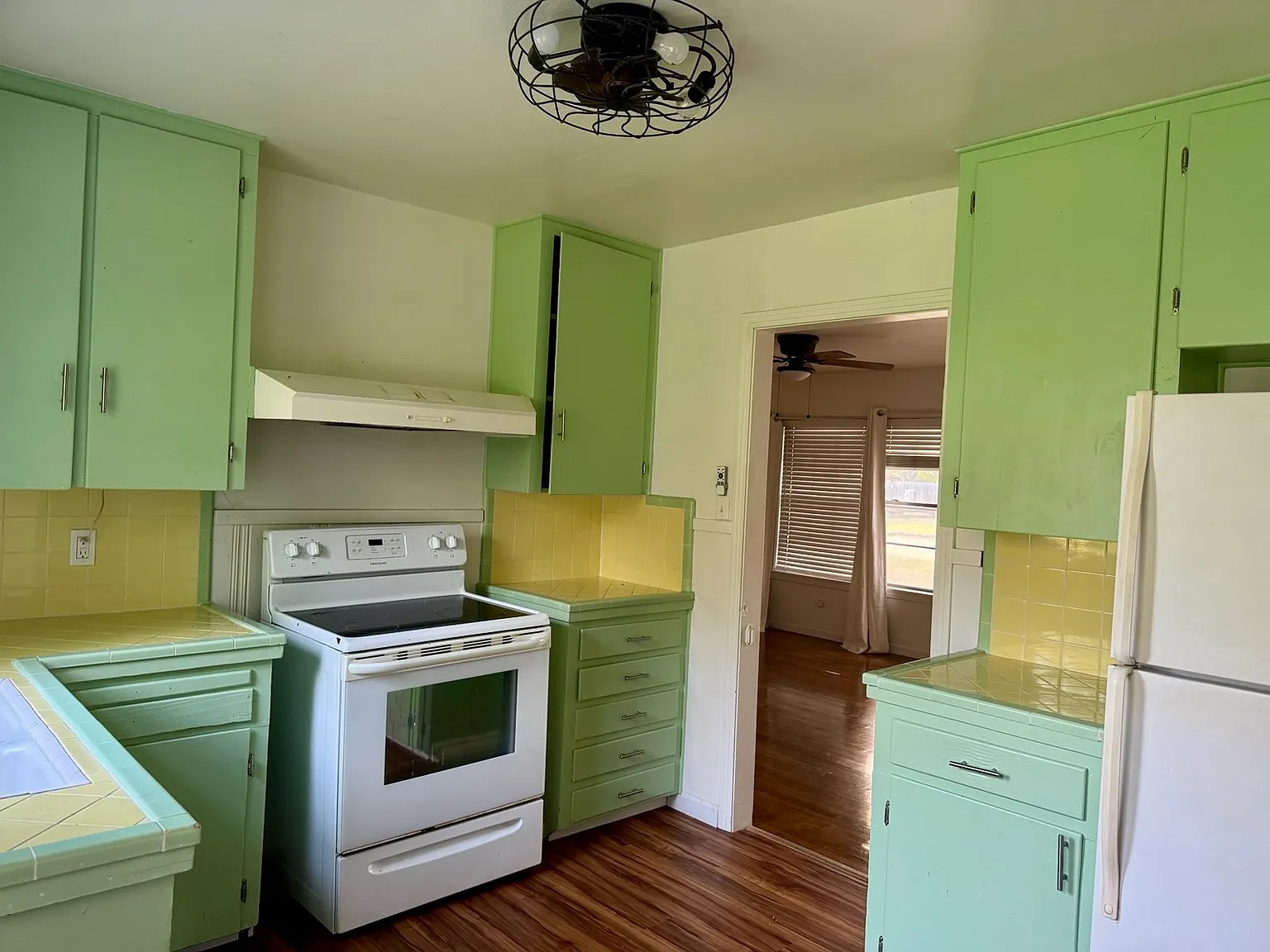 2 bed, 924 sqft, $1,200 — Photo 4