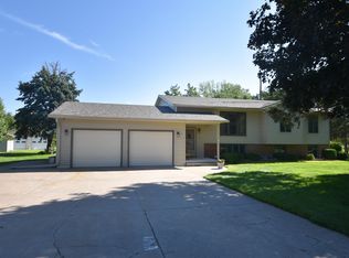 295 Front View Dr, Kearney, NE 68847