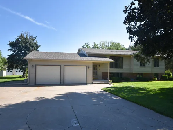 295 Front View Dr, Kearney, NE 68847