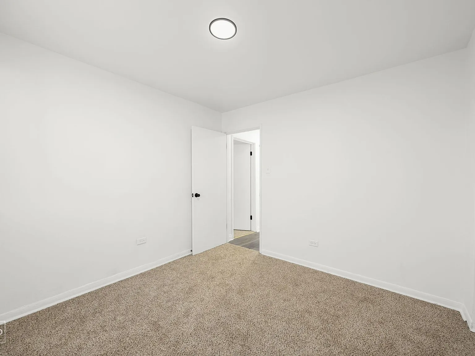 8342 S Ellis Ave — Photo 1